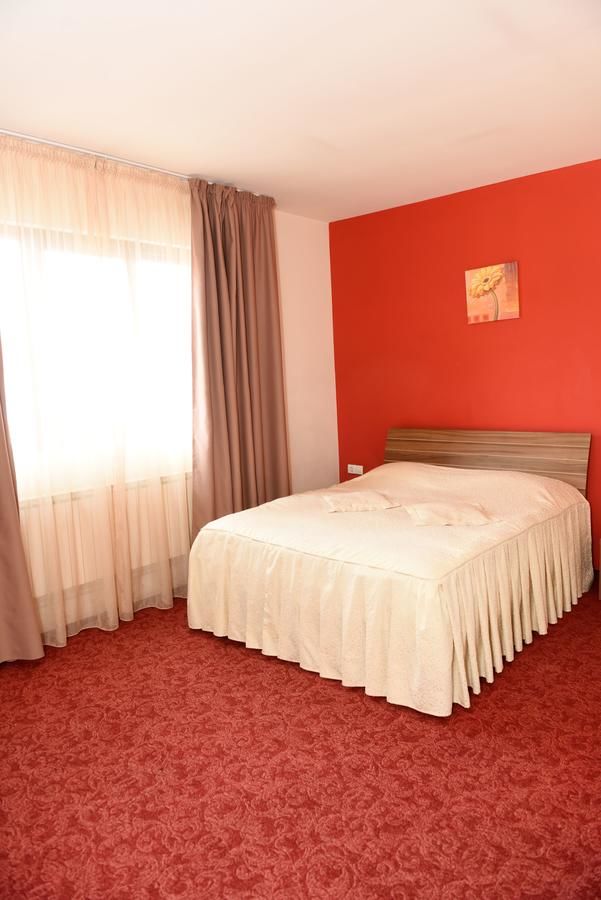 Отель Hotel Gema Брашов
