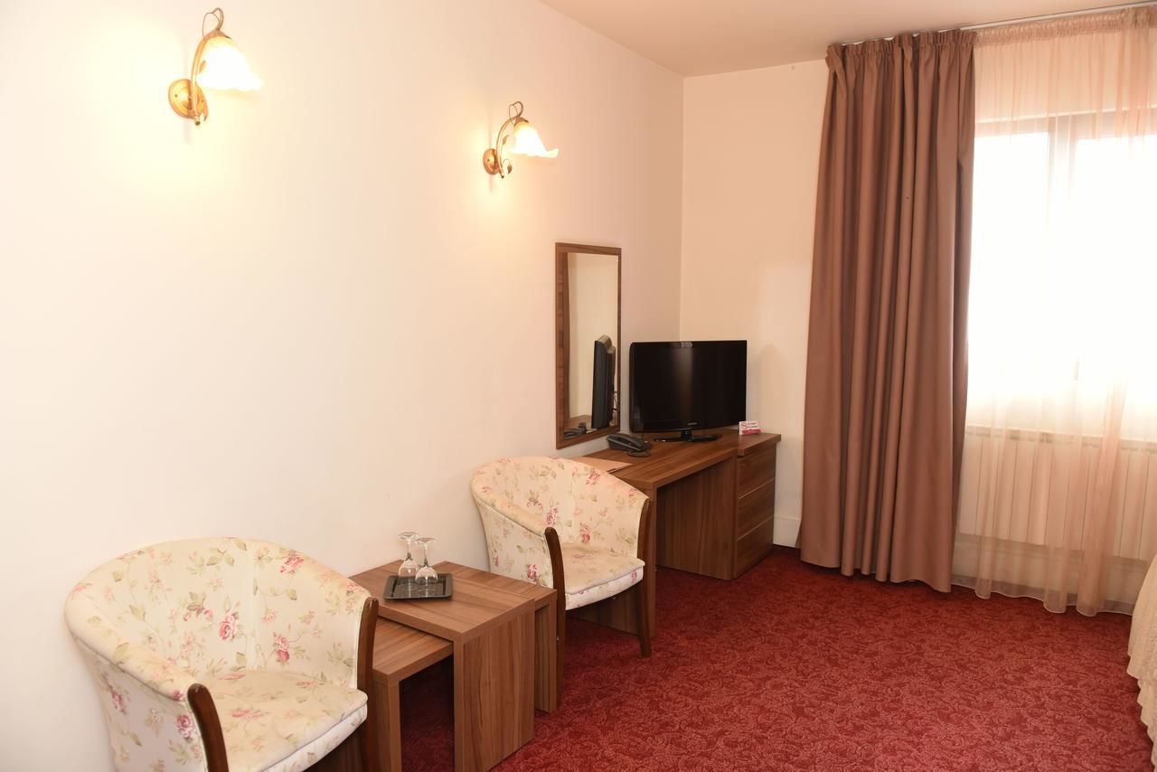 Отель Hotel Gema Брашов
