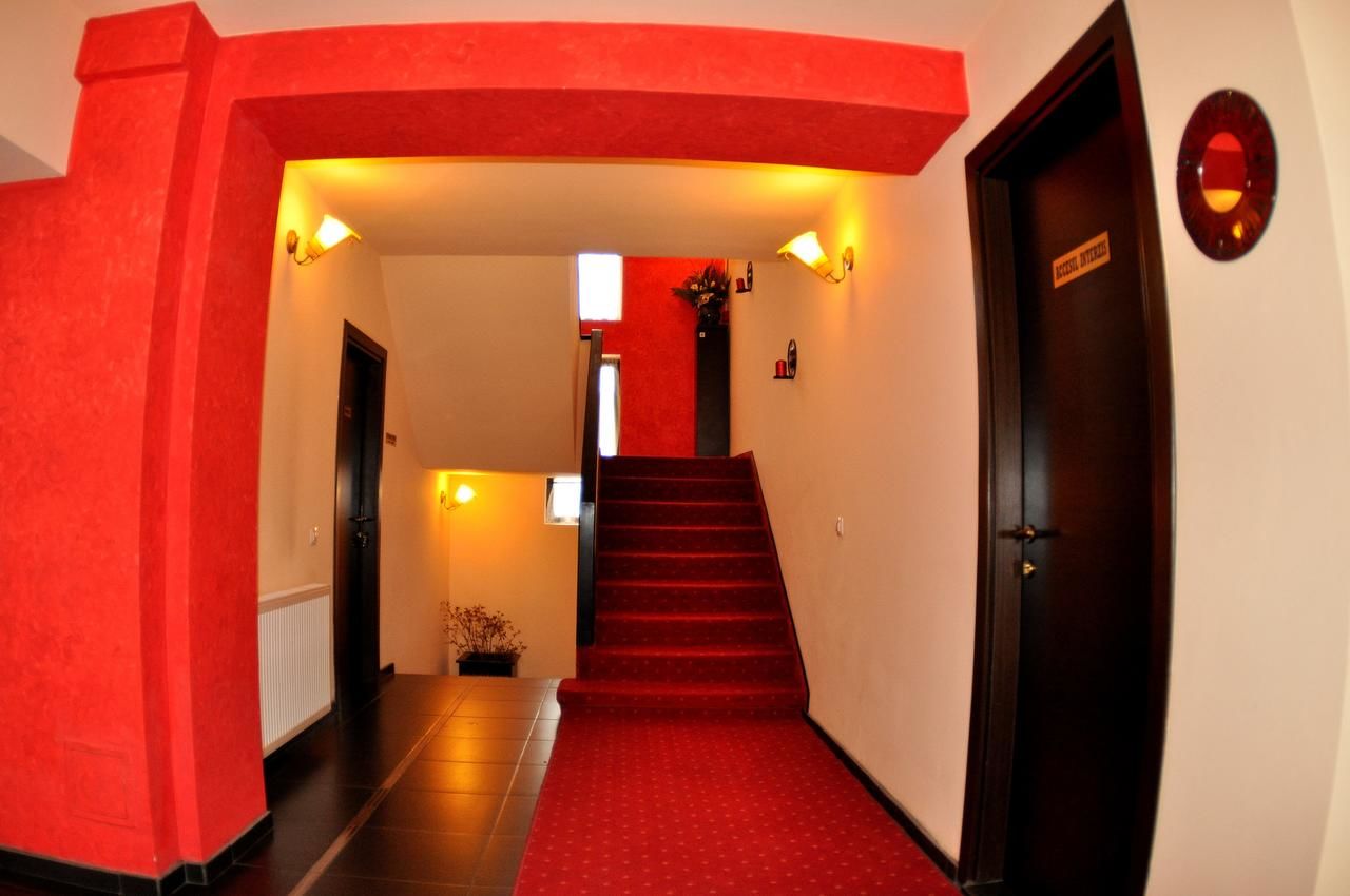 Отель Hotel Gema Брашов-8